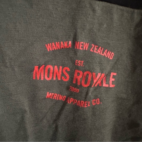 Mons Royale Yotei Powder Hood - Long Sleeve - Black - Large Marino wool Small - Picture 2 of 13